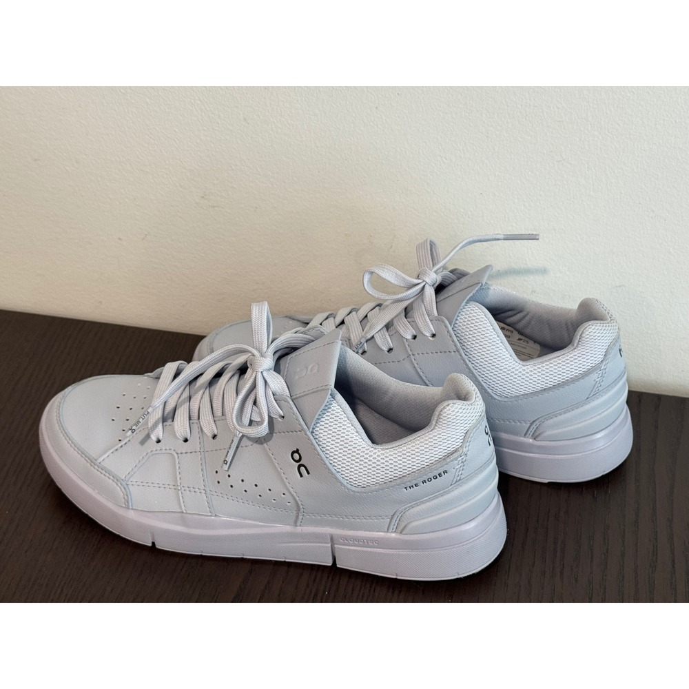 On Running The Roger Clubhouse Women 8 Glacier White Vegan Leather Sneakers
